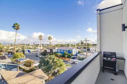 Park Blvd 304 | Contemporary | Brand New | Cozy