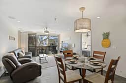 Pineapple Paradise | Mission Beach | Stunning