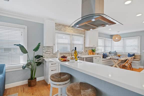 Endless Summer 3br Home| Patio | AC | Beach