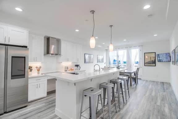 Park Blvd 302 | Newly Built | Spa | Central