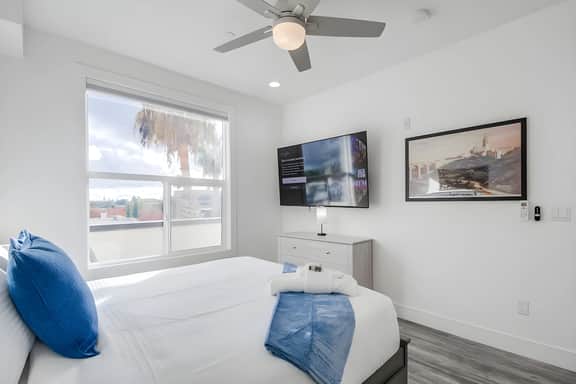 Park Blvd 301 | Modern | Urban Oasis | SPA