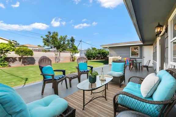5br, Sleeps 10, 3 living rooms, Huge Back Yard