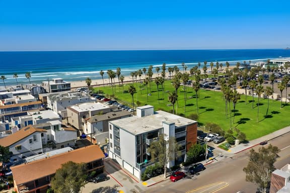 Pineapple Paradise | Mission Beach | Stunning