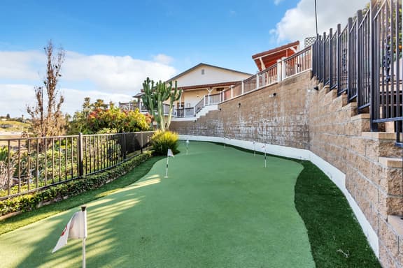 San Diego Hidden Gem: 4BR w/ Spa + Putting Green