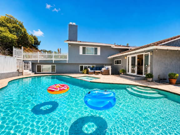 Huge House w/ Pool! Sleeps 16 | BBQ | Shuffleboard